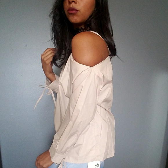 TAUPE COLD SHOULDER POPLIN TOP - Picture 2 of 4