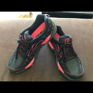 Brooks cascadia women's Running Shoes - size 9