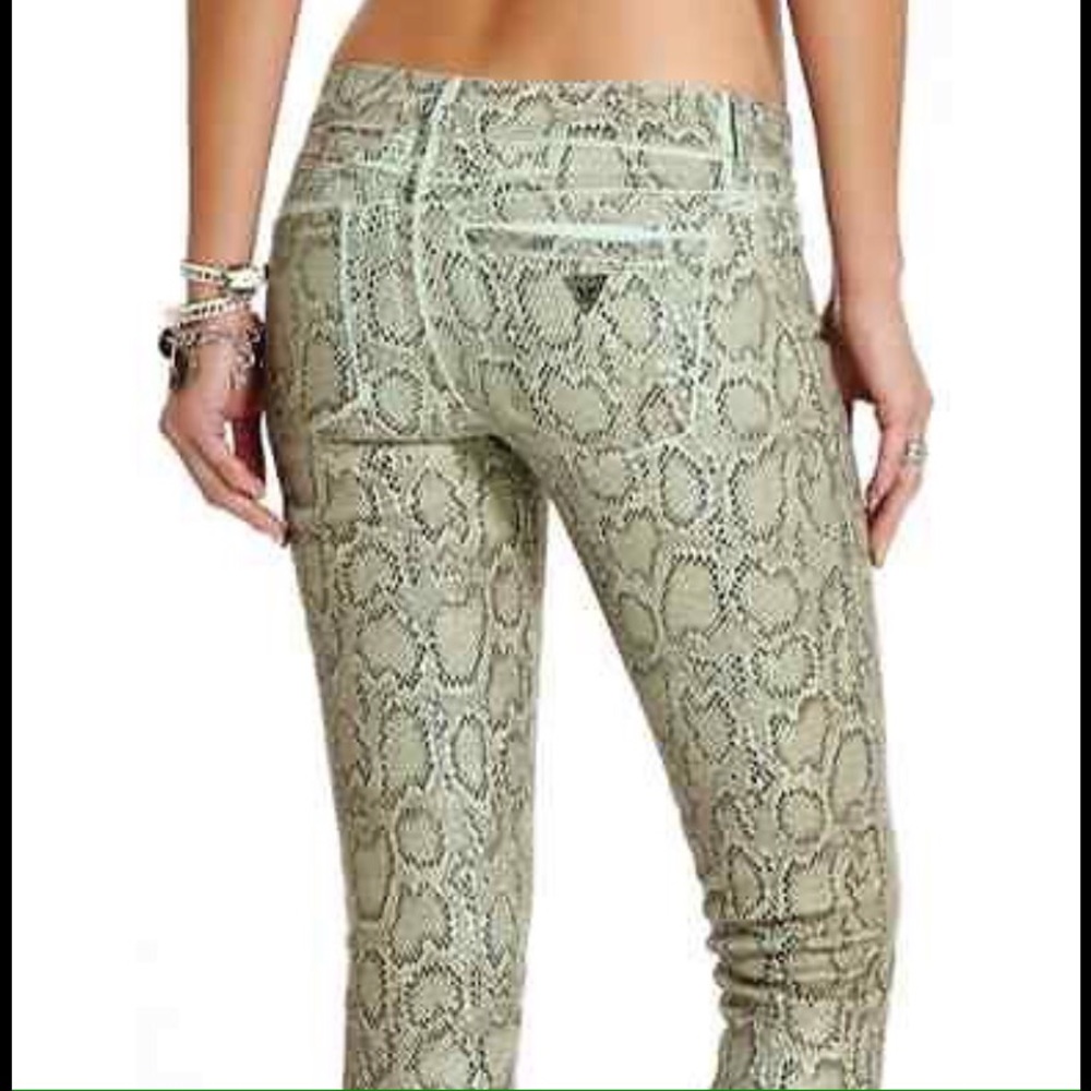 NWT GUESS SKINNY ANKLE SNAKE PRINT JEANS