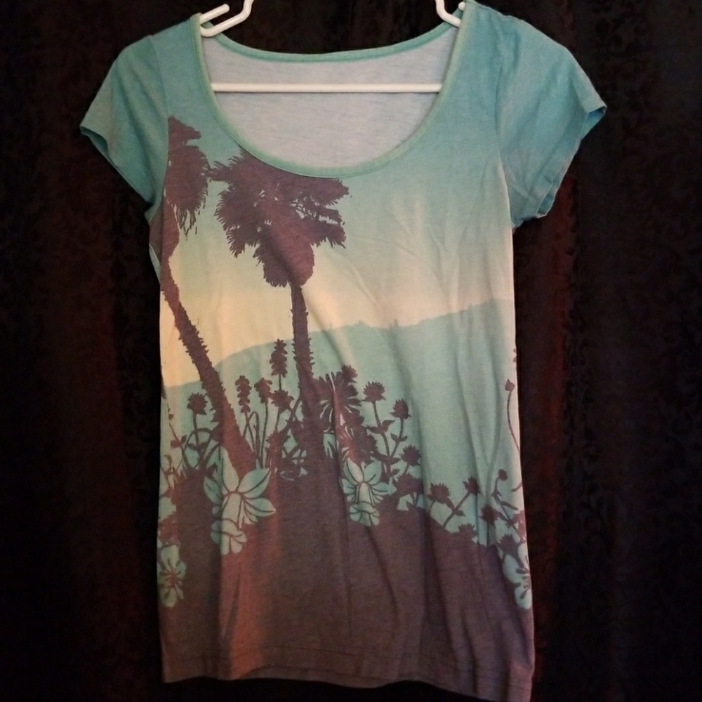 Old navy sunset t-shirt