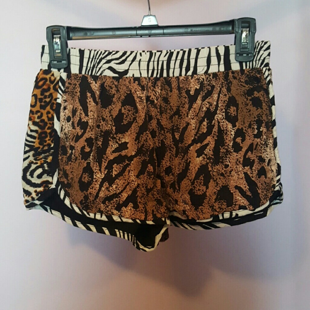 🌻Animal print shorts