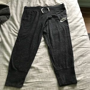 RAND NEW nike cropped joggers