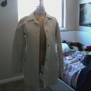 Nice coat. Verry confertible