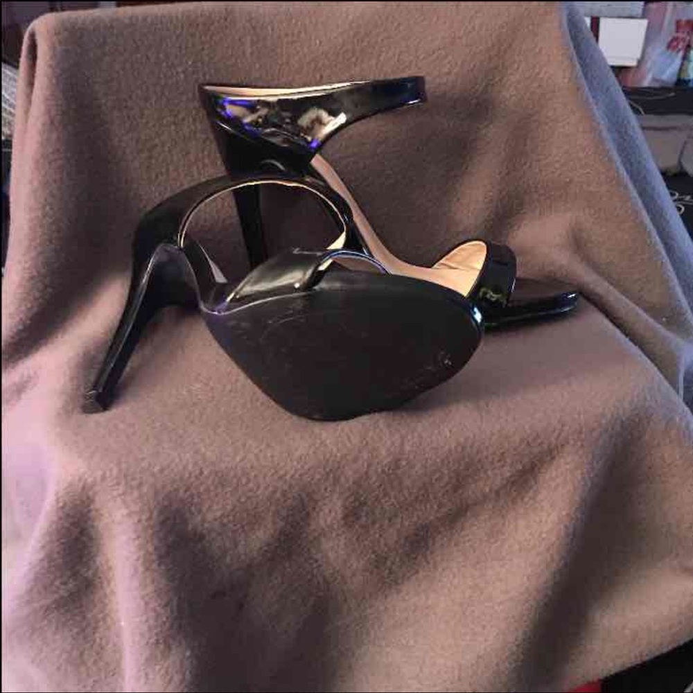 Black patent leather shoes size 9