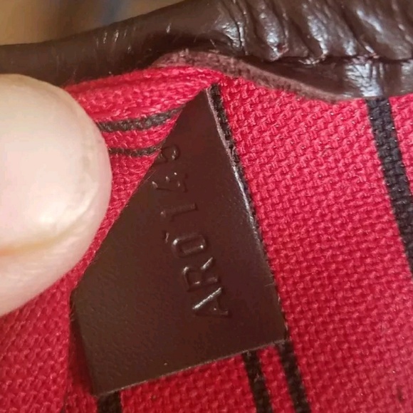 Louis Vuitton Neverfull PM - Picture 7 of 8