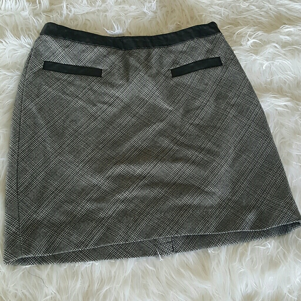 Outback Red Plaid Skirt Size 6