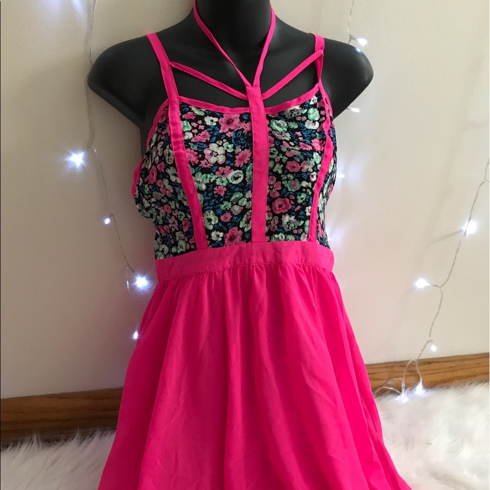 Super cute summer halter dress (S)