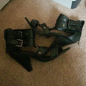 Cute shoes black and I also have them in pewter