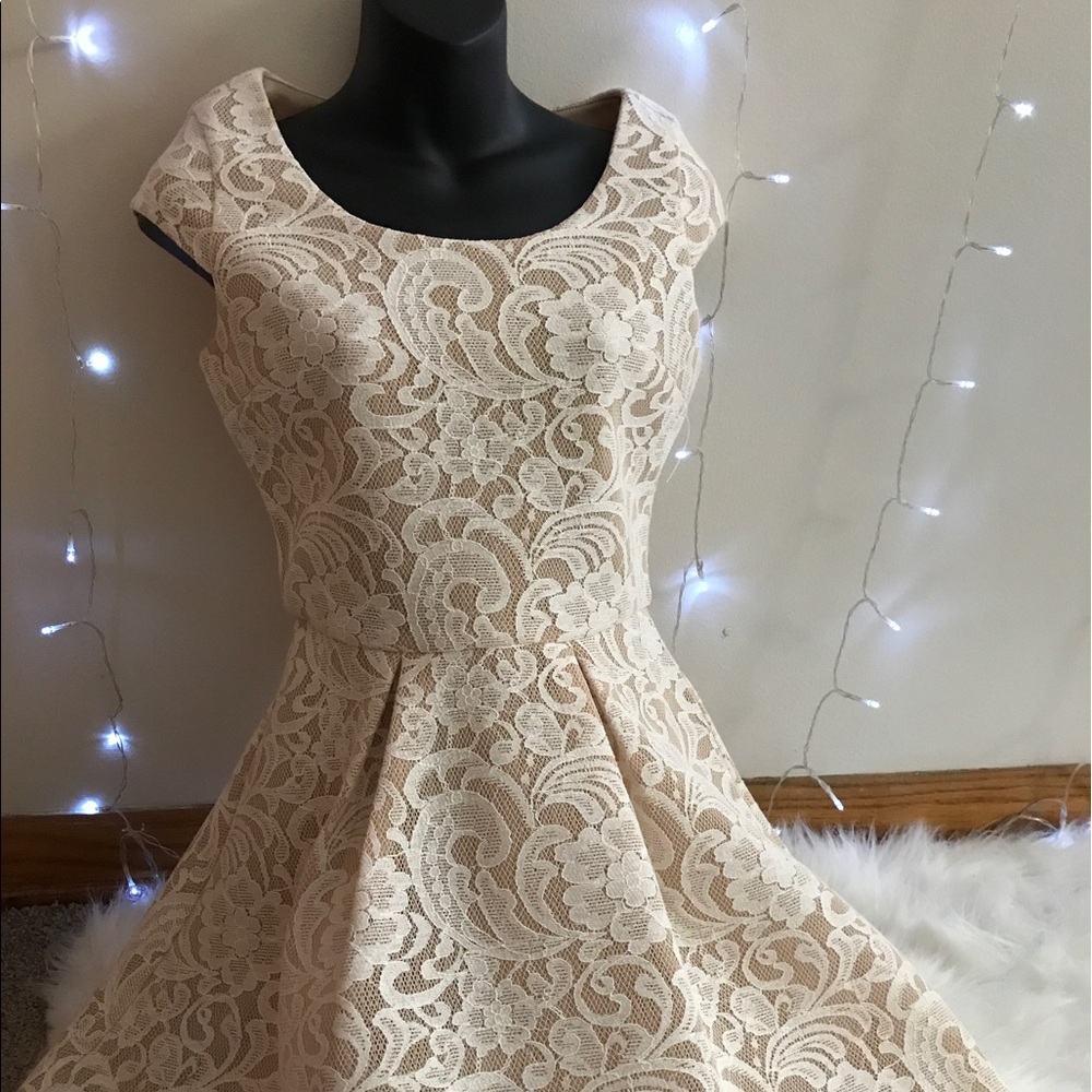 Lace and Nude dress (S) 👗