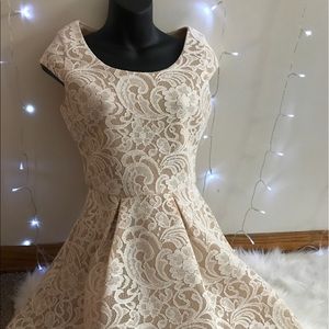 Lace and Nude dress (S) 👗