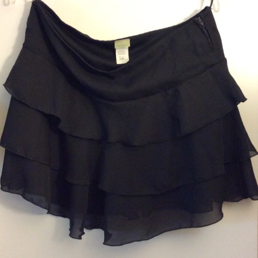 Black ruffle miniskirt large NWOT