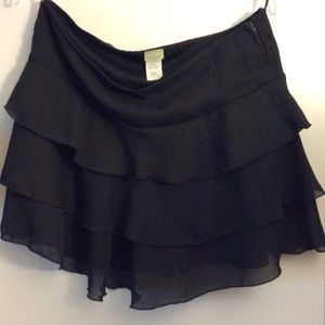 Black ruffle miniskirt large NWOT