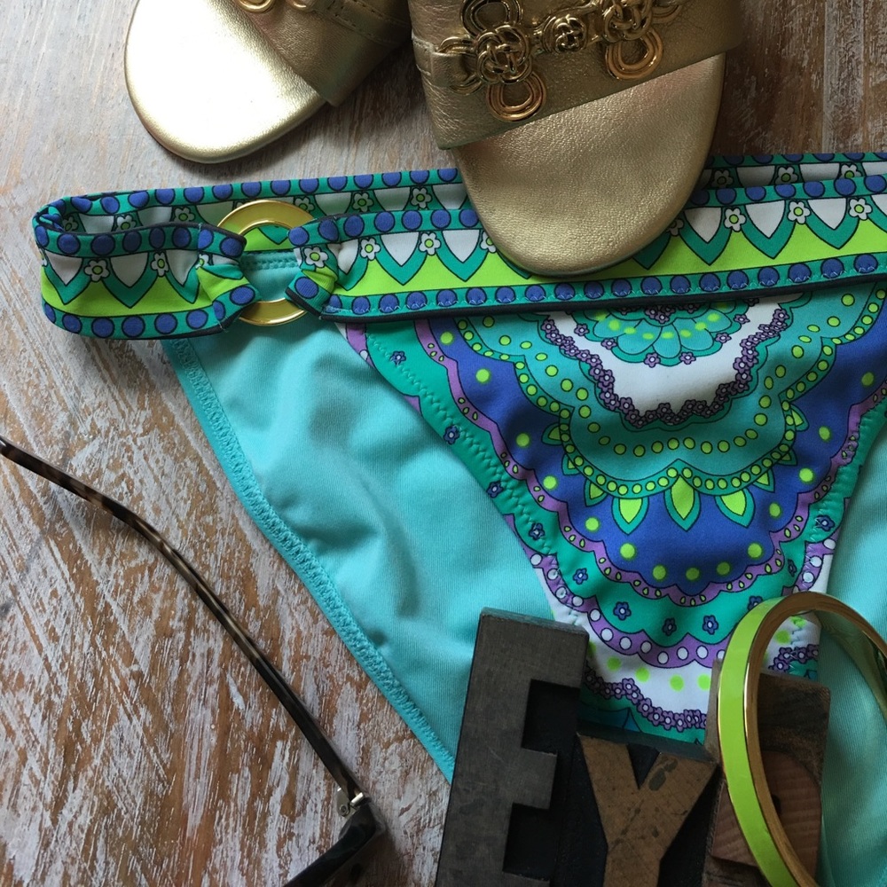🏊‍♀️VICTORIA’S SECRET Print Bikini Bottom - Picture 6 of 8