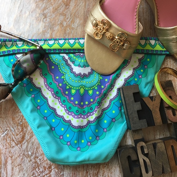 🏊♀️VICTORIA’S SECRET Print Bikini Bottom - Picture 2 of 8