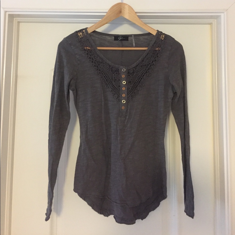 Gray long sleeve fitted shirt