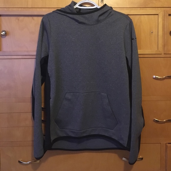 Nike Tops - Hooded Nike Therma-Fit Sweatshirt