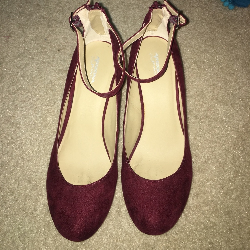 Maroon wedges