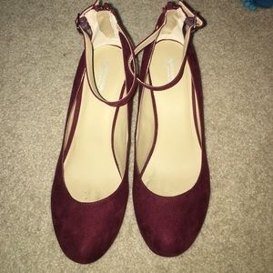 Maroon wedges
