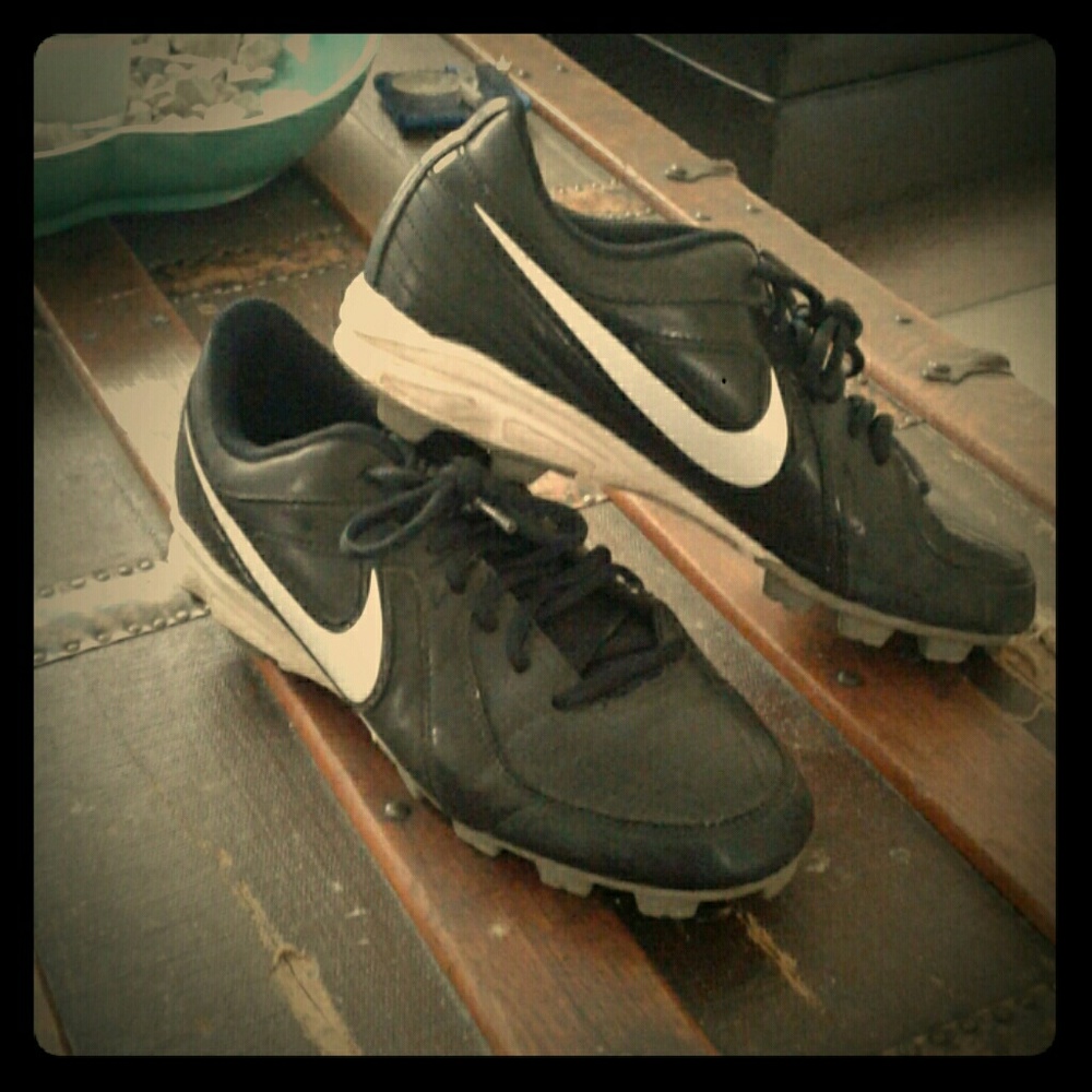 Softball shoes