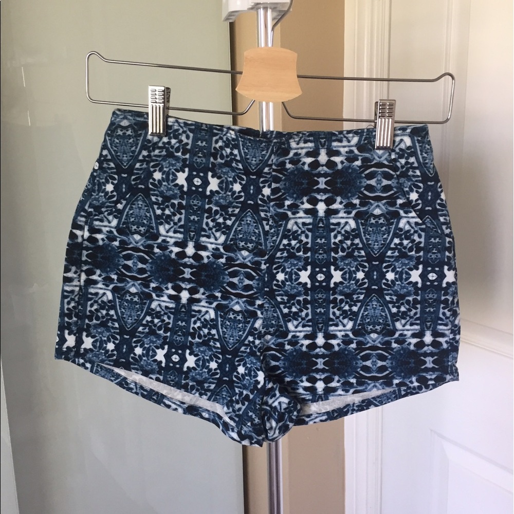 NWOT A&F printed shorts