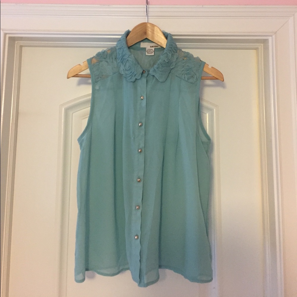 Blue floral collared button down blouse