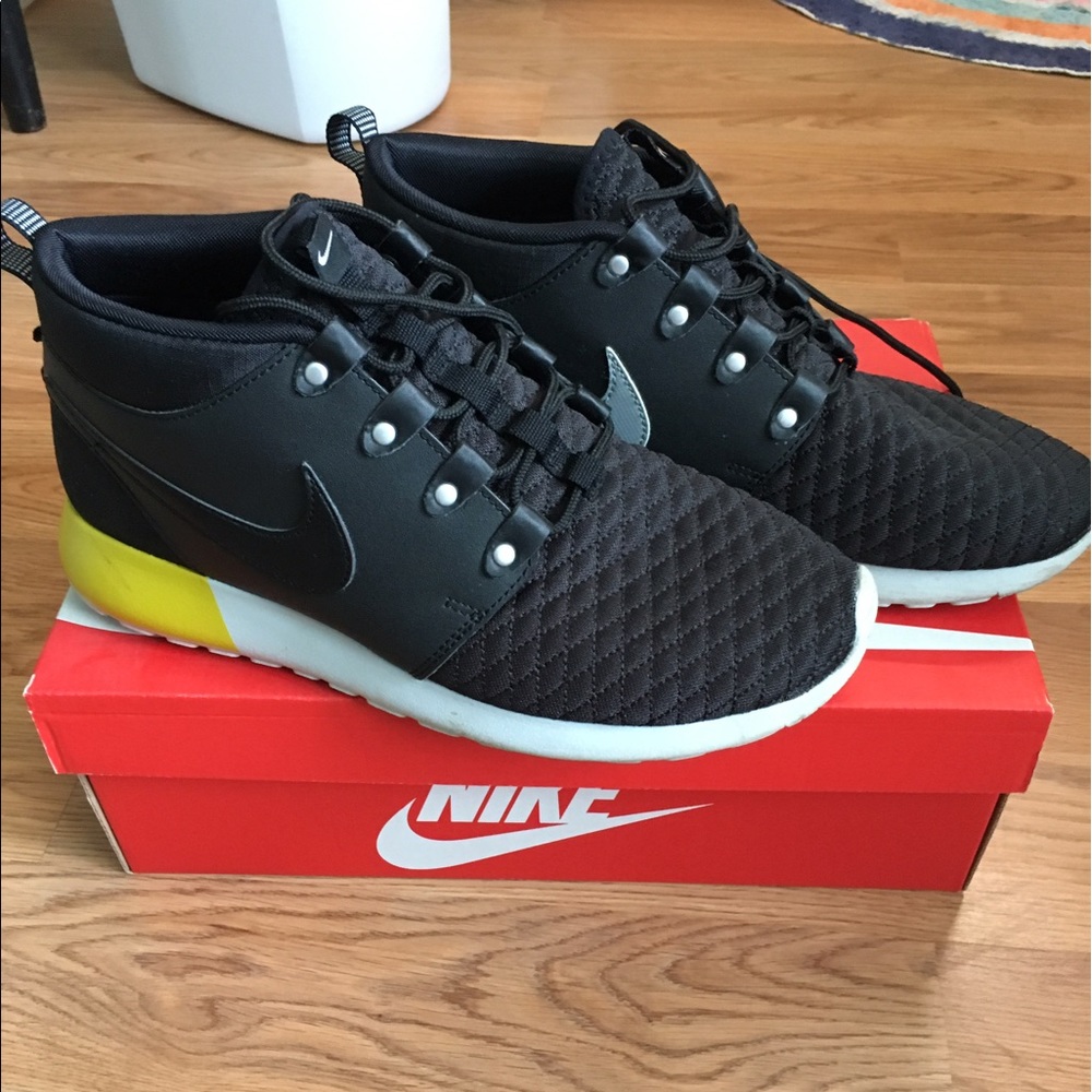Nike Roshe Sneakers