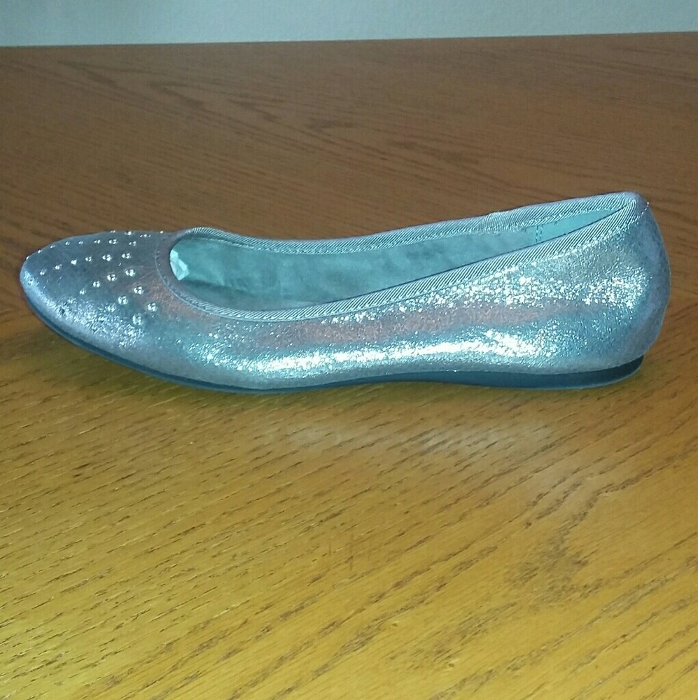 Women’s Silver Size 6.5 Flats Shoes