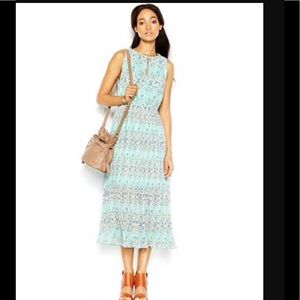 A floral, pleated dress from Maison Jules🌸