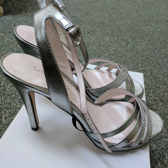 Caparros Silver Heels - Picture 5 of 8