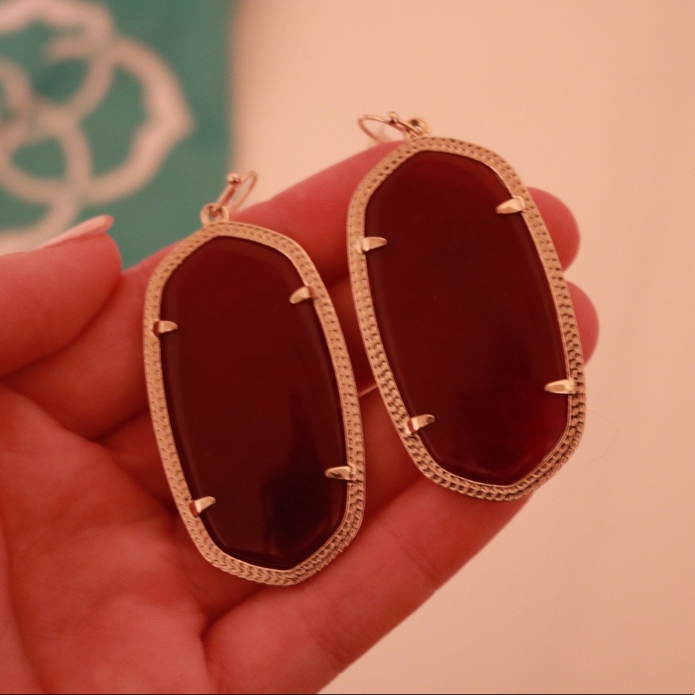danielle kendra scott earrings
