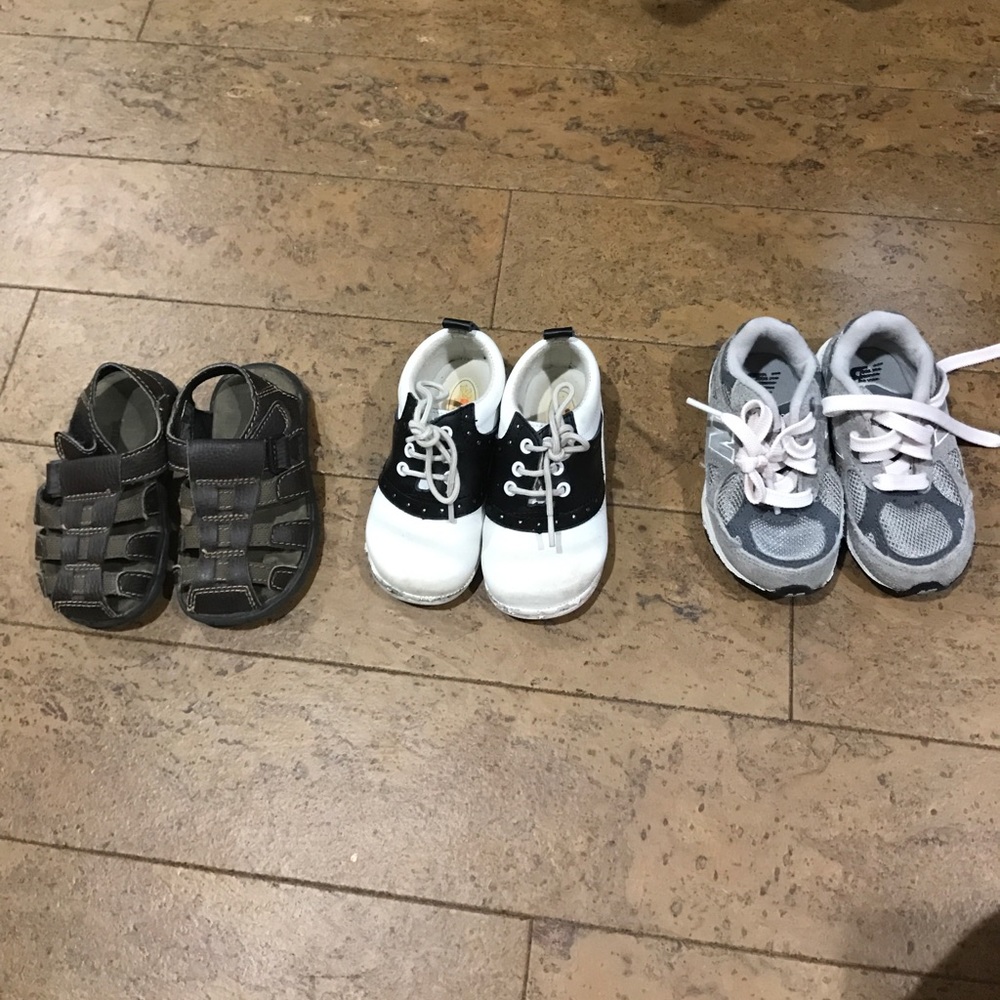 2 pairs of size 6 shoes Angel SmartFit