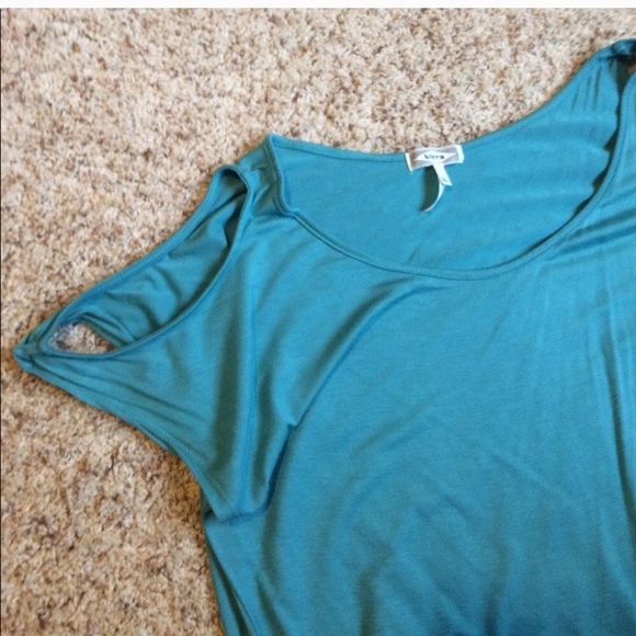 Cold shoulder top - Picture 2 of 2