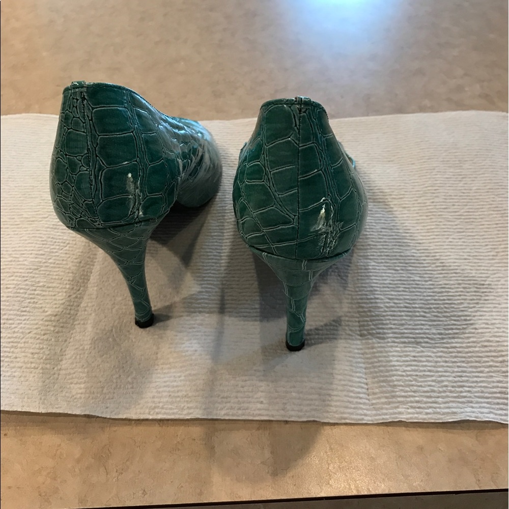 Shoes - Picture 2 of 3