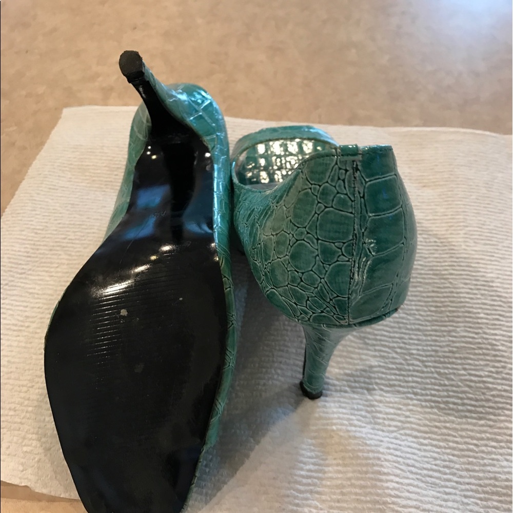 Shoes - Picture 3 of 3