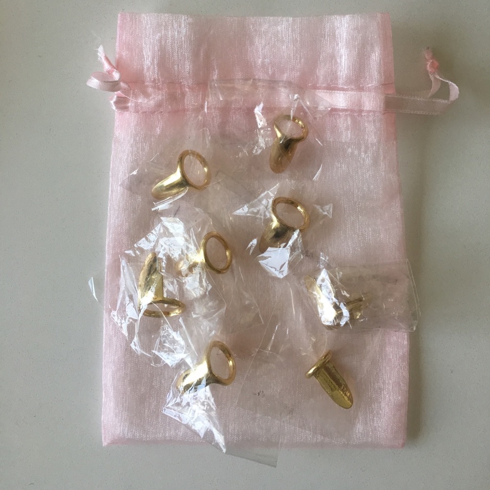 Set of 9 gold rings NWT
