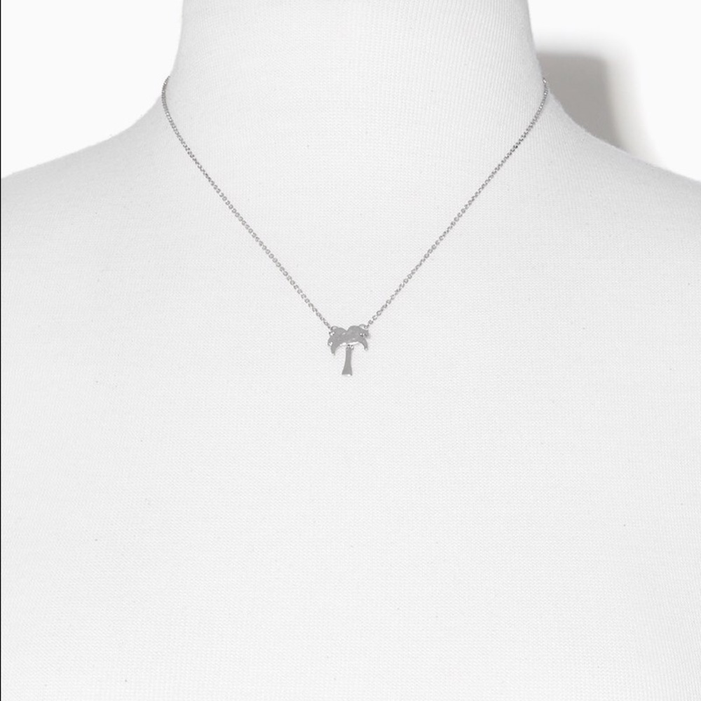 Delicate Palm Tree Necklace 🌴 - Picture 3 of 5