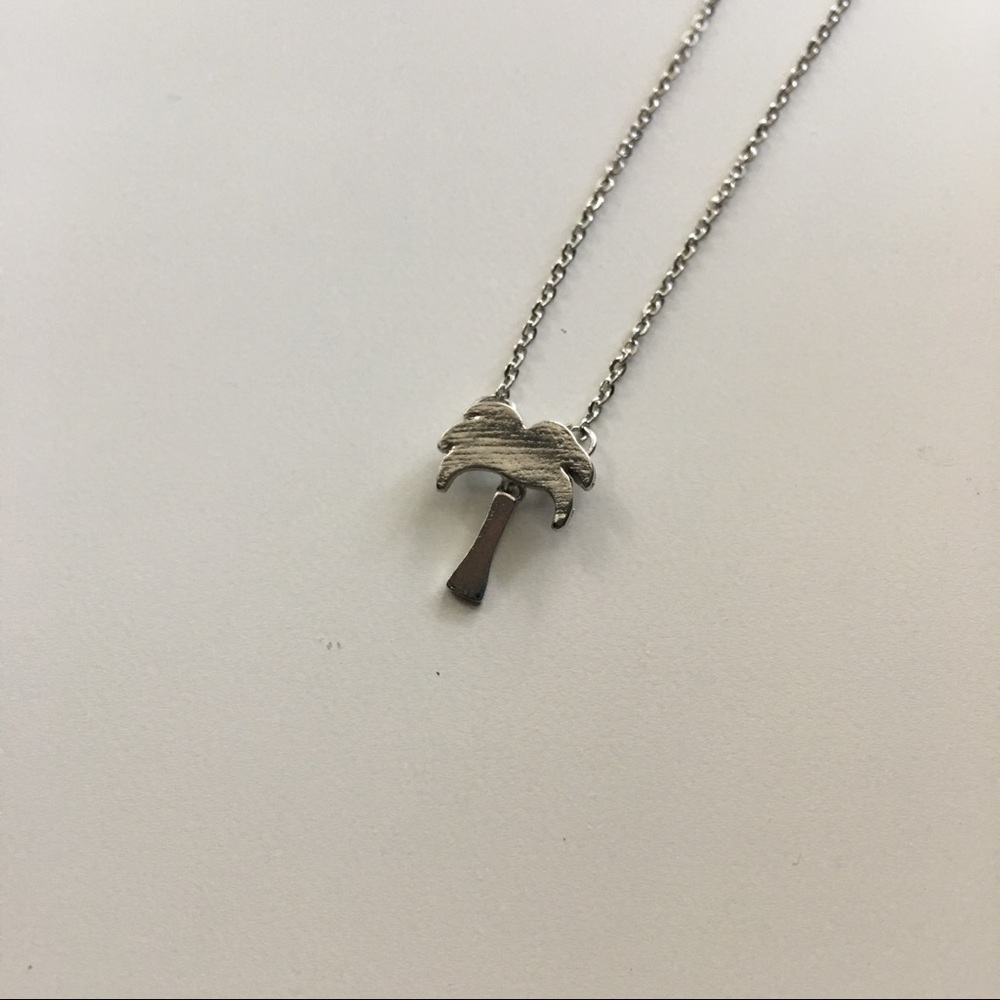 Delicate Palm Tree Necklace 🌴 - Picture 5 of 5