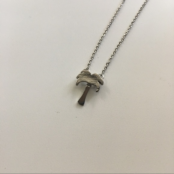 Delicate Palm Tree Necklace 🌴 - Picture 5 of 5