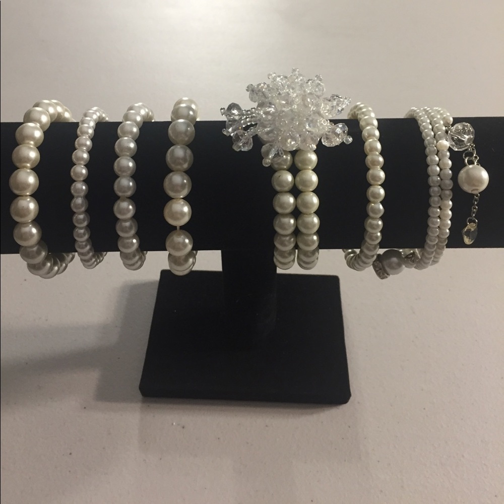 Set of 7 Faux Pearl Bracelets - Picture 1 of 4