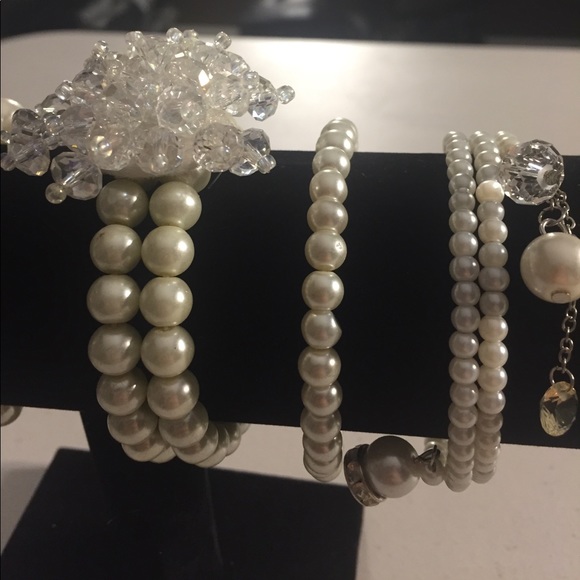 Set of 7 Faux Pearl Bracelets - Picture 3 of 4