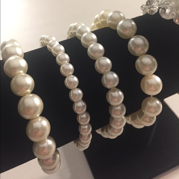 Set of 7 Faux Pearl Bracelets - Picture 2 of 4