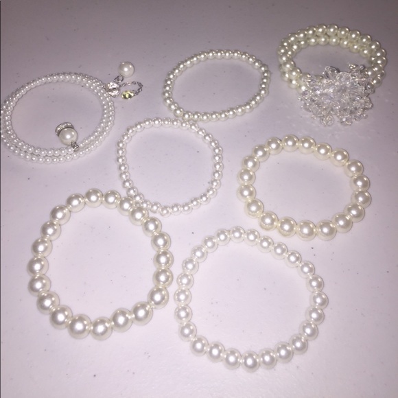 Set of 7 Faux Pearl Bracelets - Picture 4 of 4