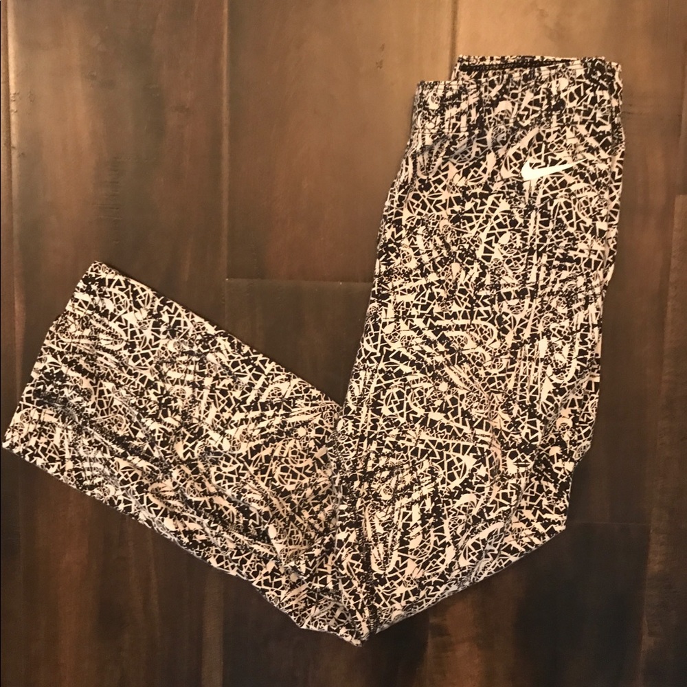 Nike women's club printed leggings small
