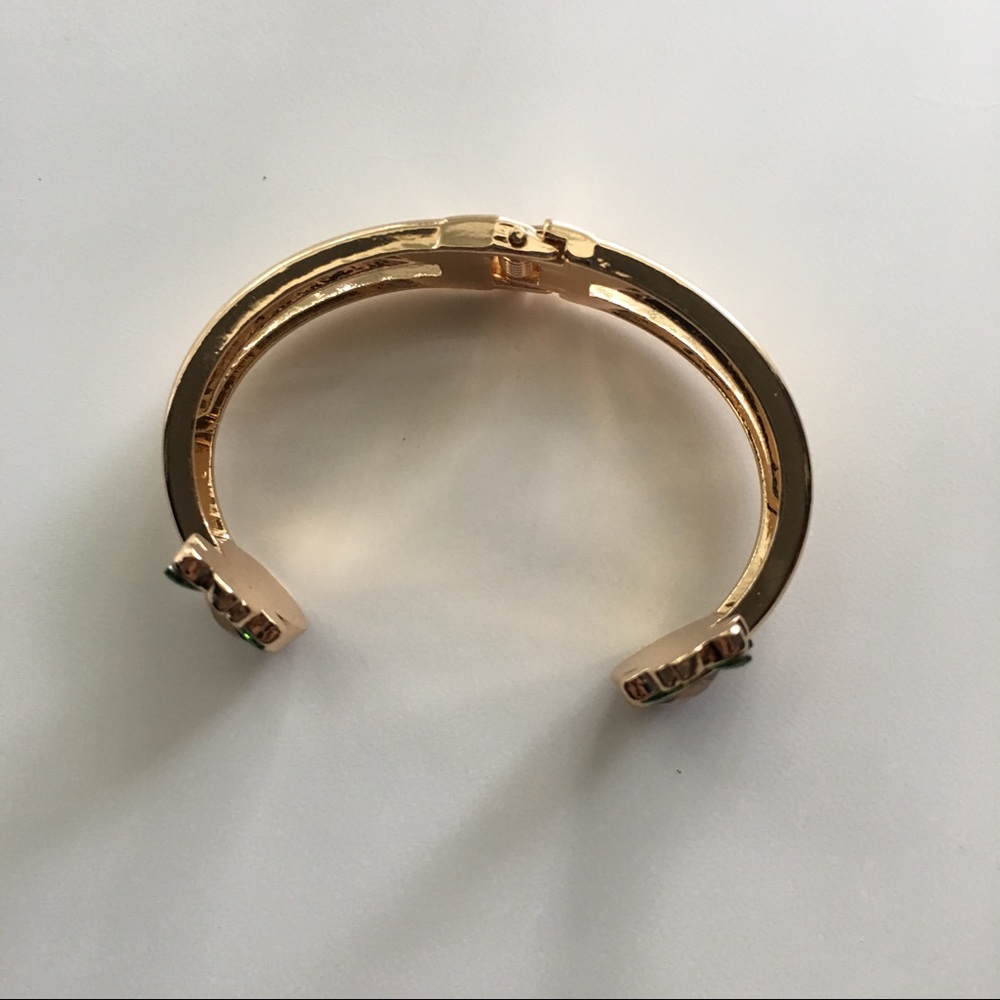 Pineapple Open Hinge Bracelet 🍍 - Picture 3 of 4