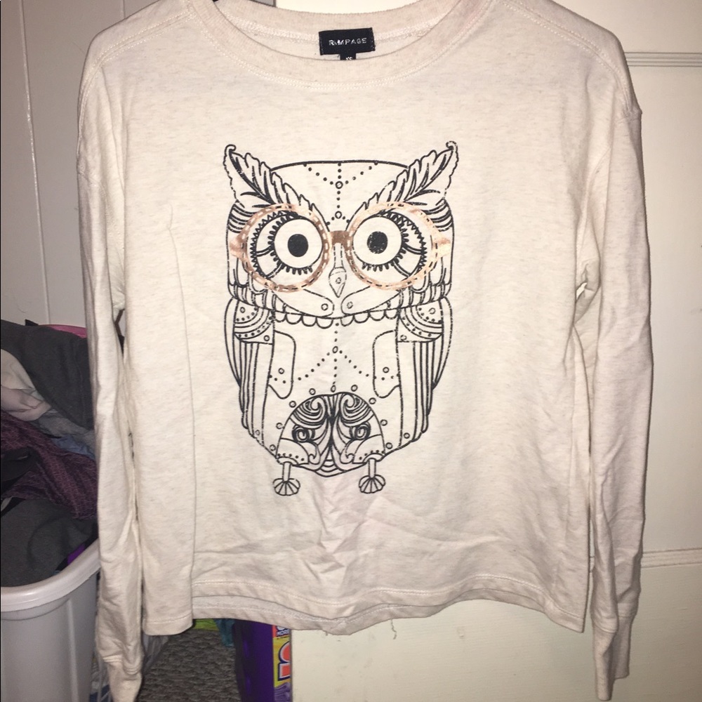 Cream sweatshirt with an owl on it