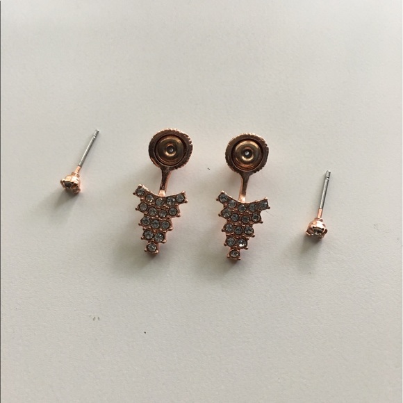 {2 Available} Rose Gold Triangle Stud Earrings ✨ - Picture 3 of 4