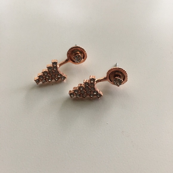 {2 Available} Rose Gold Triangle Stud Earrings ✨ - Picture 4 of 4