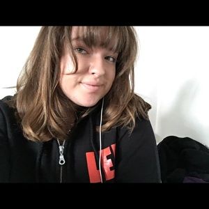 Meet your Posher, Cloe