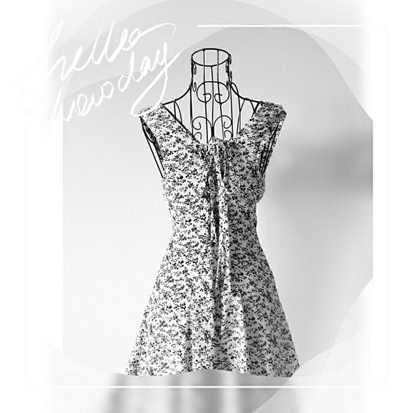 Elegant Vintage Dress w/ Back Straps - Picture 2 of 2