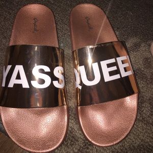 NIB Qupid metallic rose gold slides, 9, Yass Queen